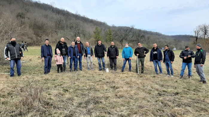 Кандидати за народни представители от ГЕРБ-Варна подмладиха гората в местността „Лагера” 